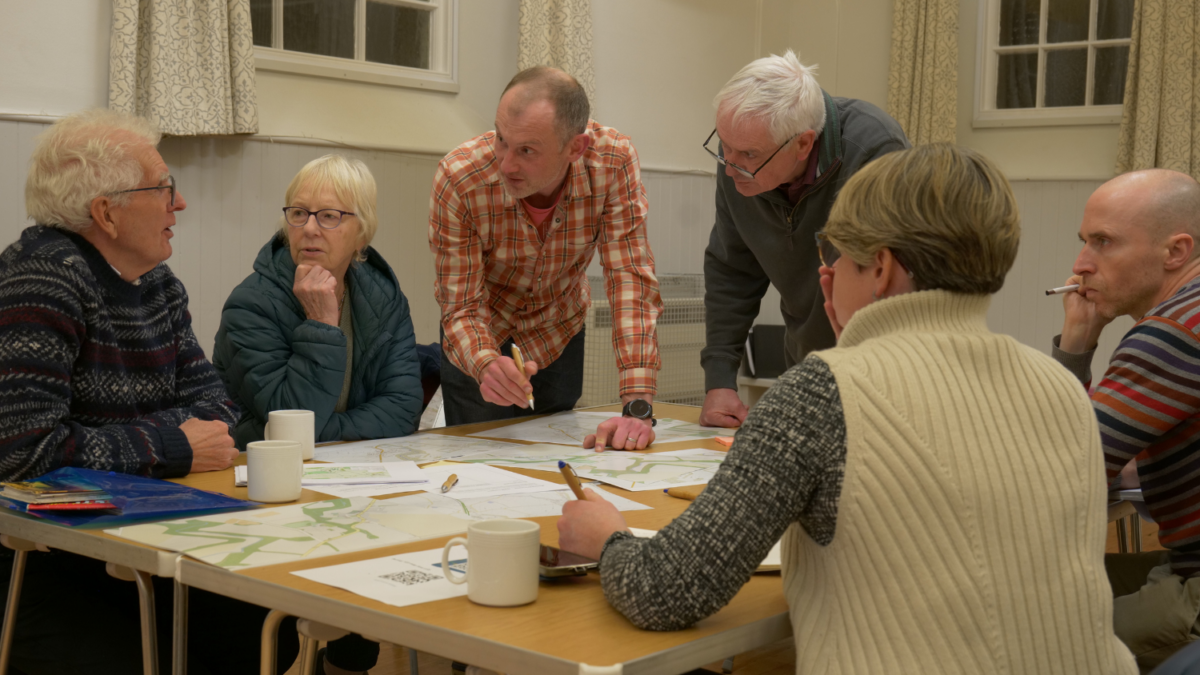 Richard Armstrong, Walking Communities and Environments Manager at Walking Scotland facilitates a group discussion.