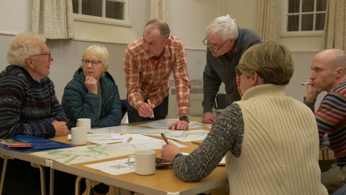 Richard Armstrong, Walking Communities and Environments Manager at Walking Scotland facilitates a group discussion.